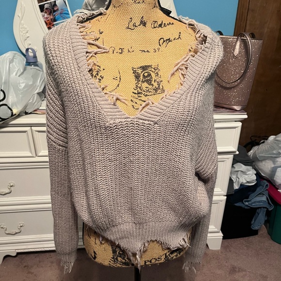 Crème colored sweater - Picture 1 of 2